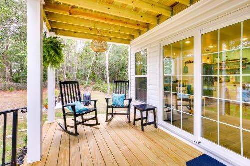 Southport House | Cozy Cottage: Minutes to Downtown Southport!