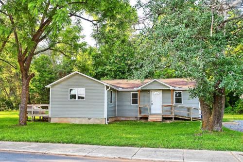Maiden House | Cozy Country Home with Room for Entire Family