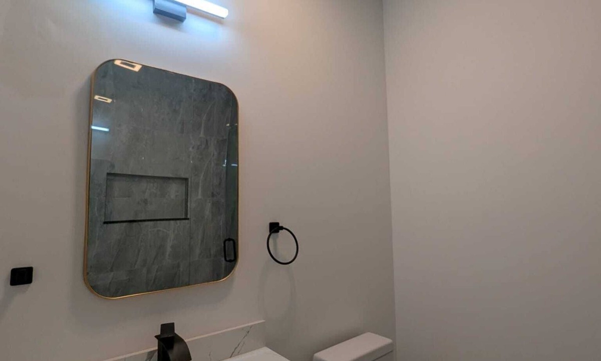 Durham Region House | Cozy Ensuite Room in Oshawa