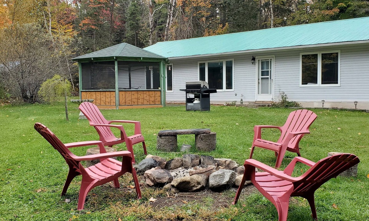 Ferguson Corners Cottage | Cozy four Season Addington Highlands cottage in 5 acres, near Bon Echo.
