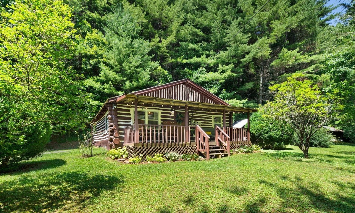 Spruce Pine Cabin | Cozy Log Cabin King Bed Rocking Chair Porch