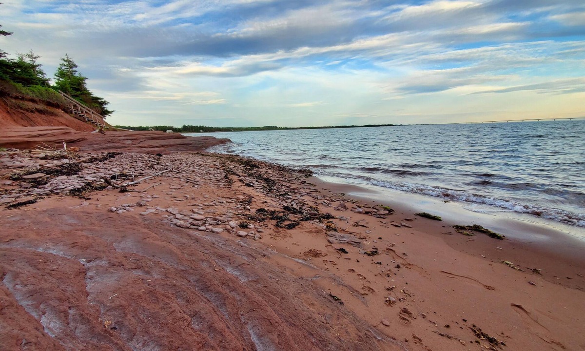 Chelton Apartment | Cozy oceanfront suite with direct access to beautiful beach in PEI