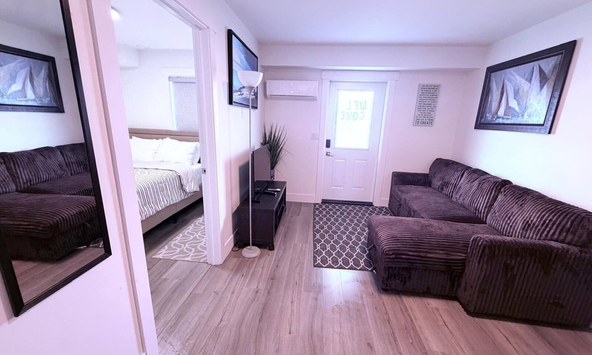 Fairview House | Cozy one-bedroom suite in a quiet neighbourhood with modern amenities.