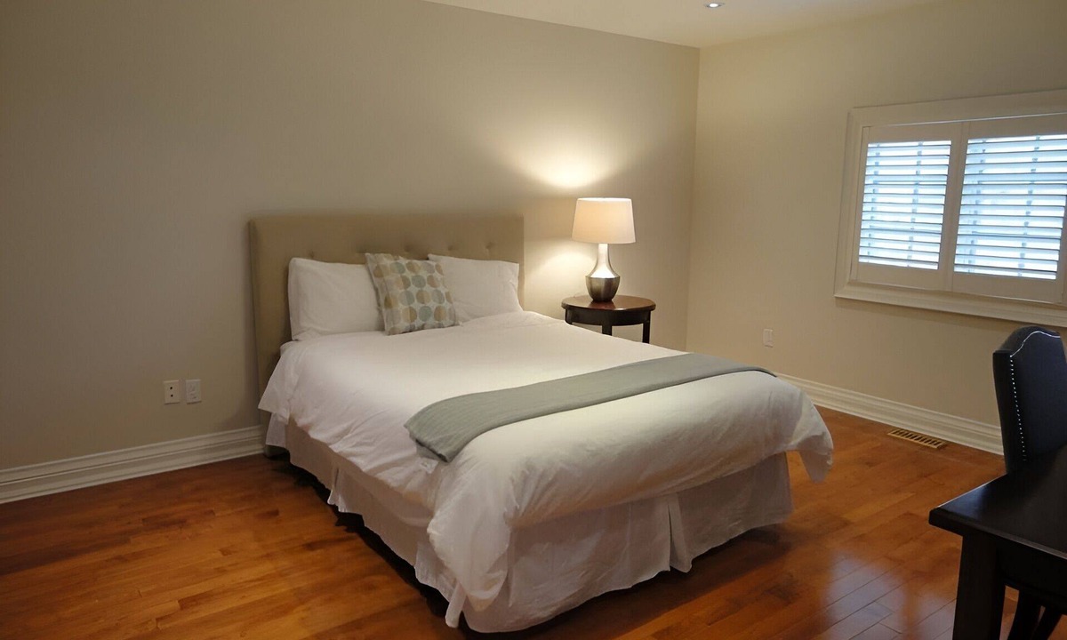 Islington House | Cozy room on Thorncrest Road