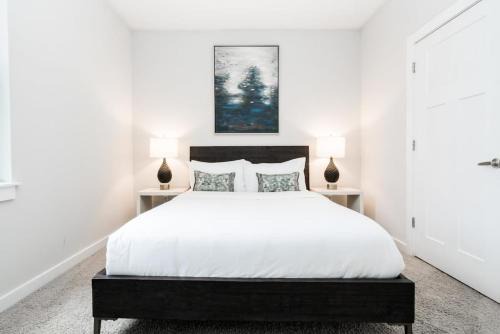 Music Row Apartment | CozySuites Music Row Stunning 2BR in Nashville! 05