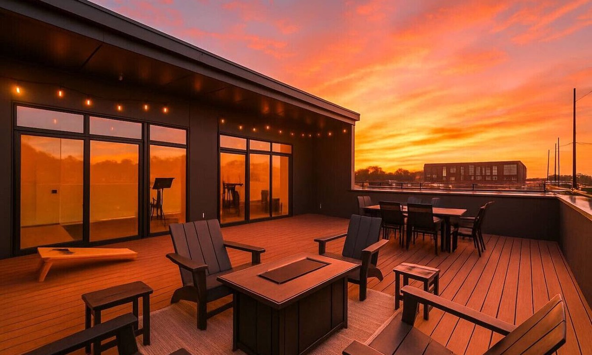 Inglewood Condo | Crazy Town East Nash Chic Condo Just 13 min to Downtown in East Nash, Great for Groups!
