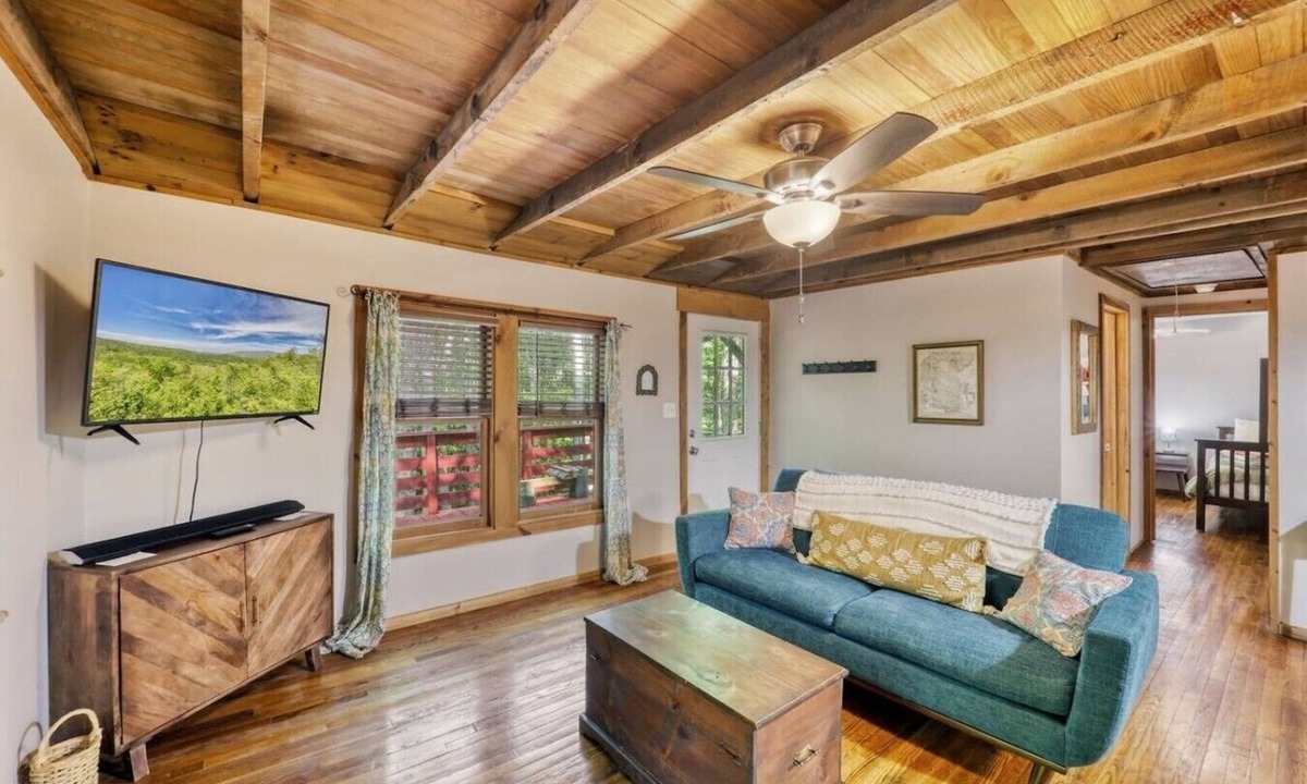 Vilas House | Creekside Couples Cabin | Fire Pit Near Boone