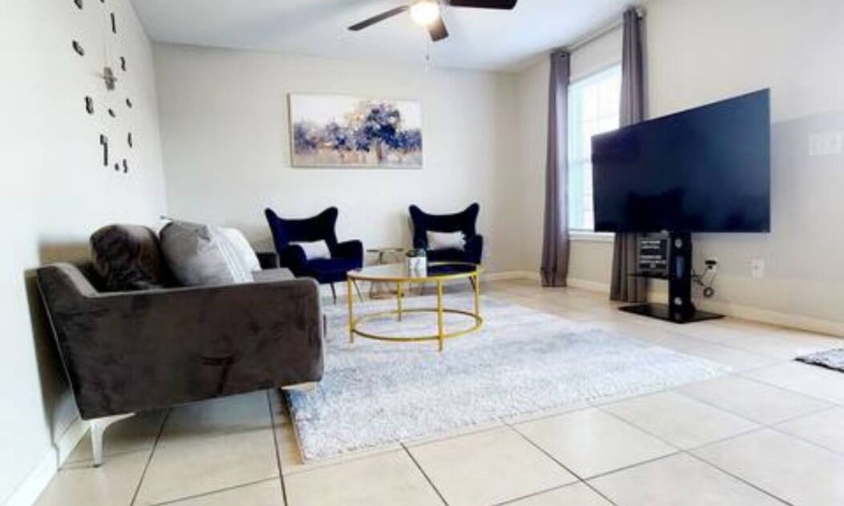 Florence House | Crystal Townhouse Near MUSC and Mcleod Hospital.
