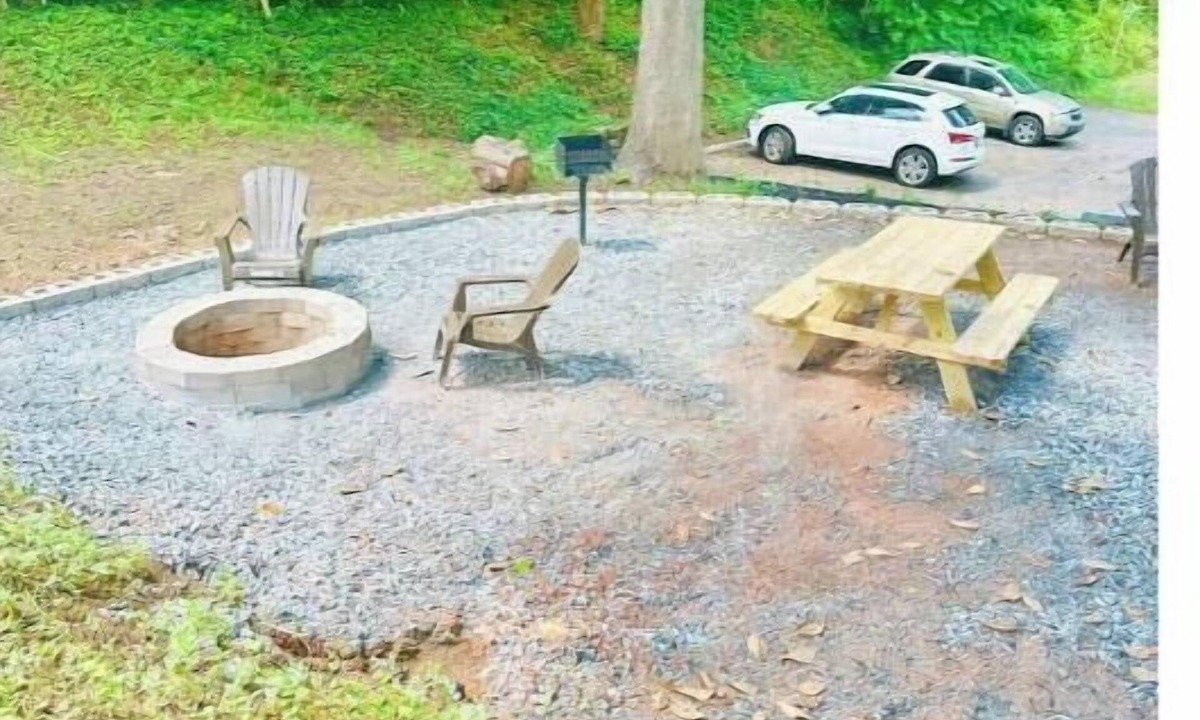 Sans Souci Apartment | Cute 1 BR with Fire Pit Near DT
