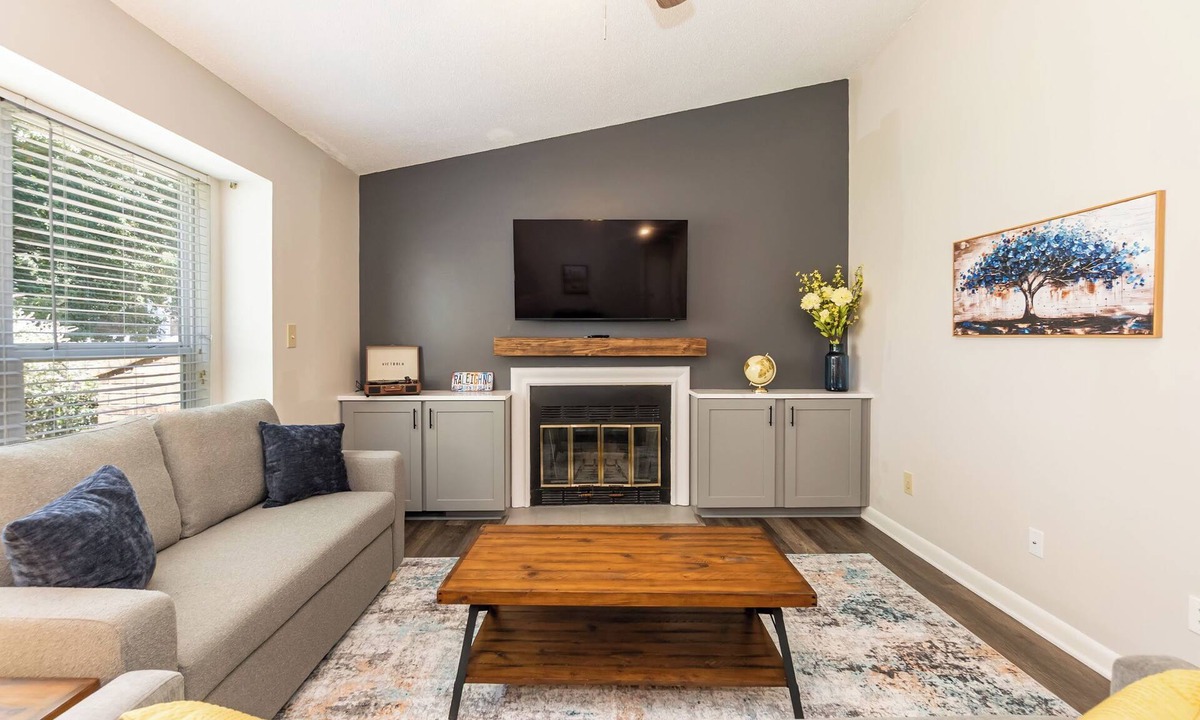 Southwest Raleigh House | Decked Out: mins to Lenovo Center, Carter-Finley Stadium, State Fair and more!