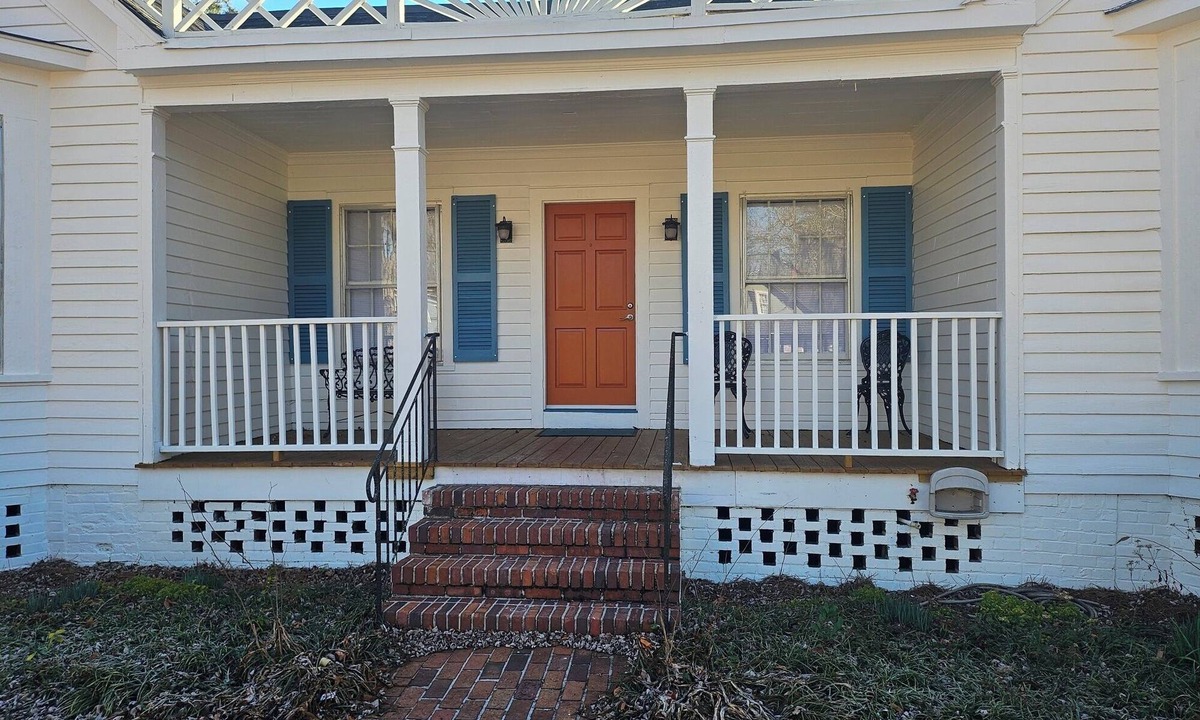 Marion House | Delightful 4-Bedroom & 3 Bathroom House in Historic Marion, Sleeps 8
