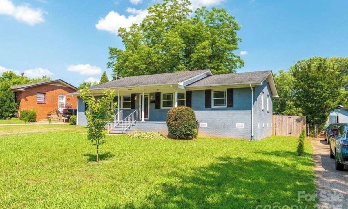 Charlotte House | Delightful Ranch style 3 bedroom/2 bath house with a huge fenced in backyard.