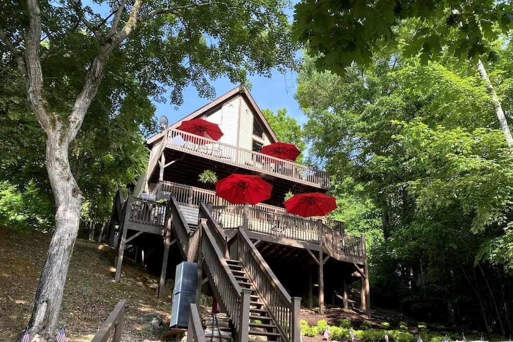 Flat Hollow Marina Cabin | Deluxe Cabin with Three Stunning Decks for a Group Getaway on Norris Lake, Tennessee