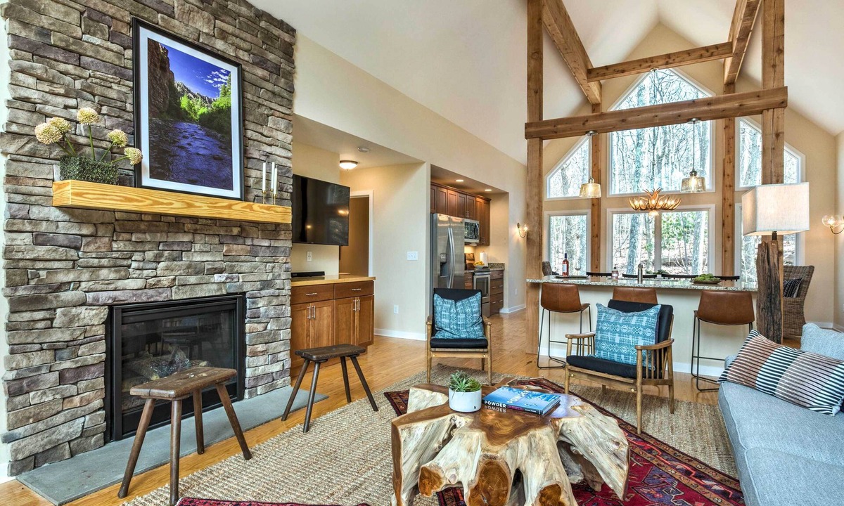 Pedlars Edge Cottage | Designer Home w/ Fire Pit ~ 70 Steps to Slopes!