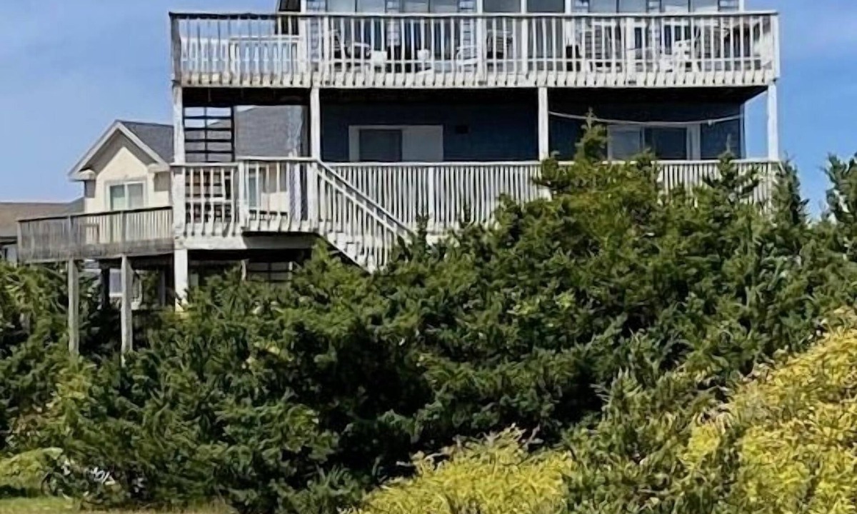 Salvo House | DISCOUNTED! PARTIAL OCEANFRONT .1 MIN WALK TO BEACH-boardwalk Hottub and Pool