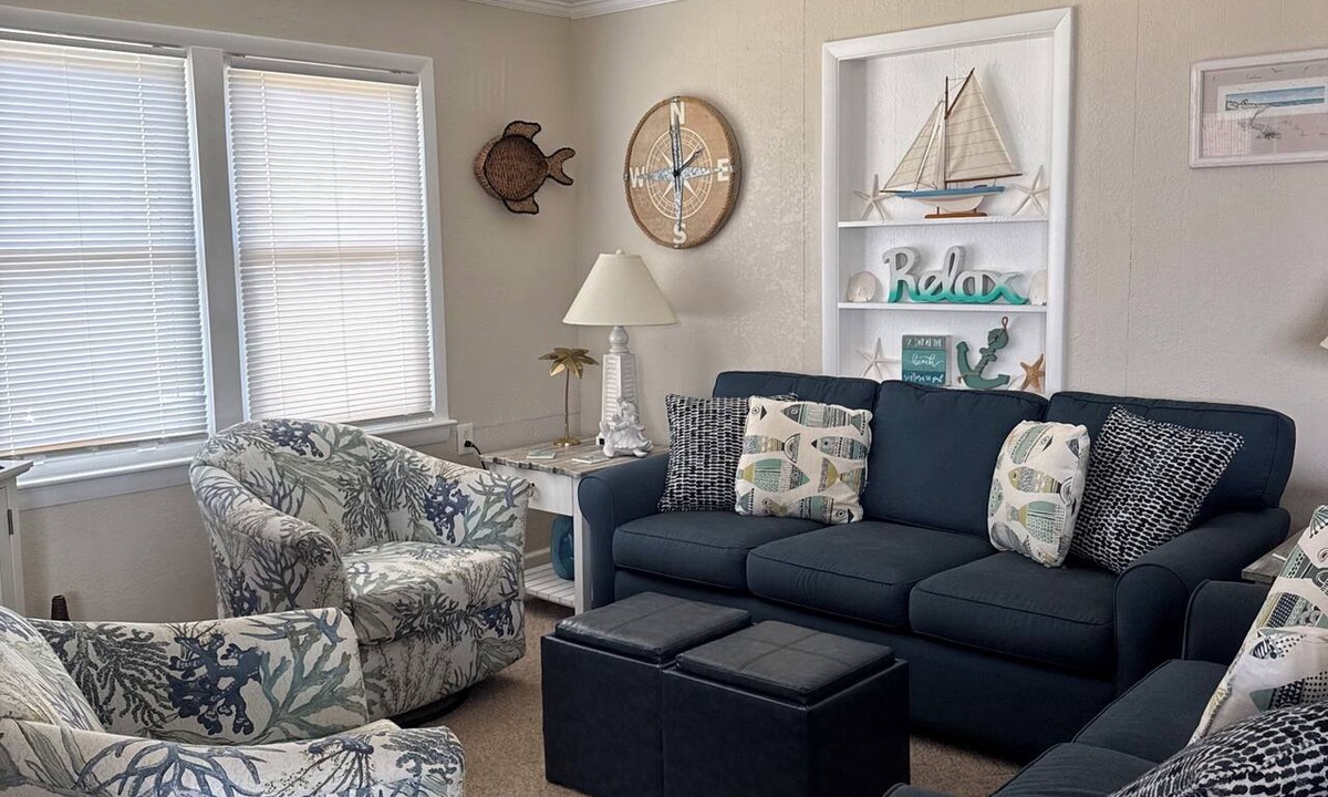 Sea Retreat House | Don't miss out on fall dates and amazing rates. Great Location & Fido-friendly.