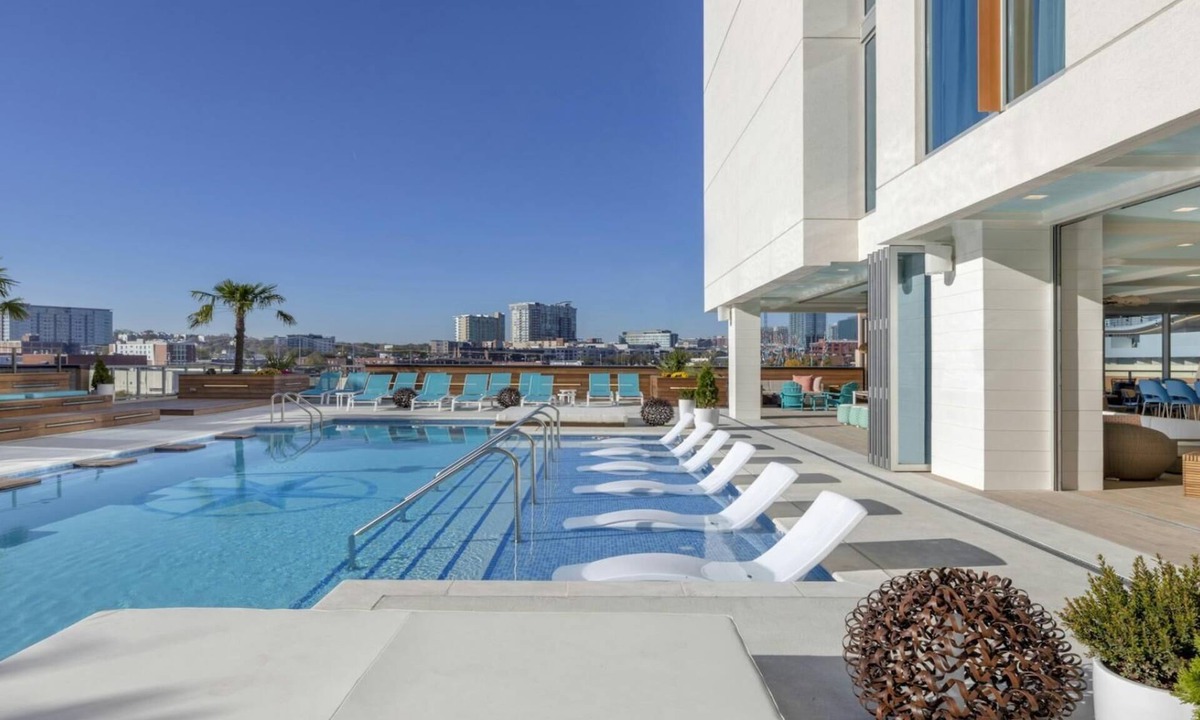 Sobro Resort | Downtown Nashville Studio – Margaritaville Pool & Live Music