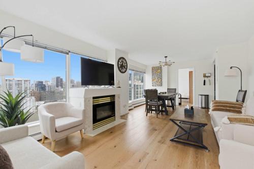 Gastown Apartment | Downtown Skyline Condo with Amazing Views