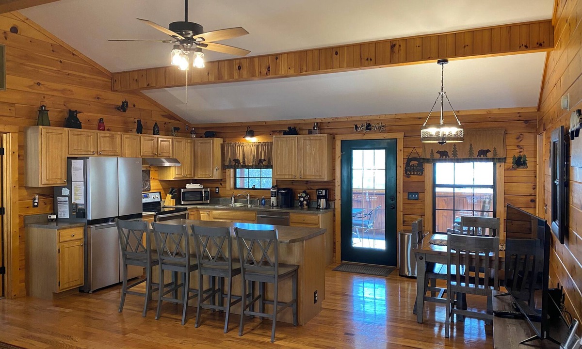 Gatlinburg Cabin | Easy Access Gatlinburg Cabin-2 MasterSuites-Only Minutes to Town-RockyTop 1 Mile