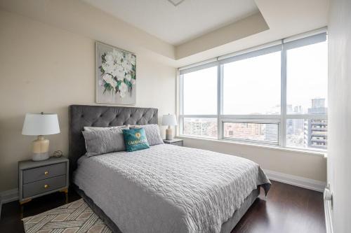 Willowdale Apartment | Elegance In Peonies 1 Bedroom Condo 23 Floor Free parking in Downtown Toronto