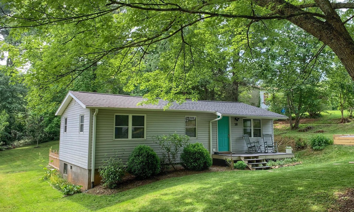 Avery Creek Cottage | Entire Residential Home - Arden, NC - Close to Sierra Nevada, Biltmore Park, I26