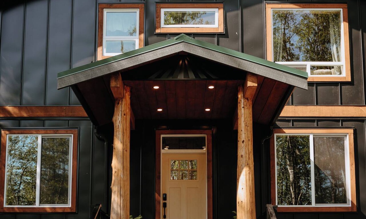 Strathcona Bed & Breakfast | Escape to Hestia's Nest wake to birdsong, soak beneath the trees and retreat.