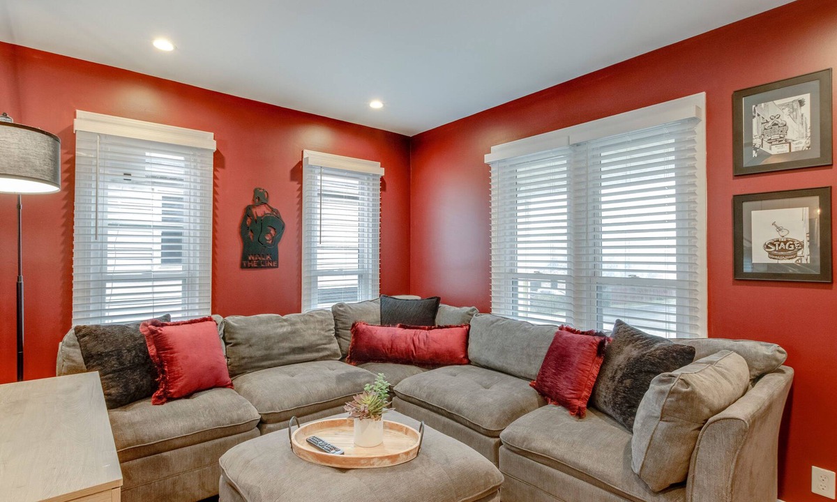 Hillsboro West End Condo | EV Charger/The Cash★Family Friendly★Free Parking/Near Downtown+Belmont/W+D/Pets