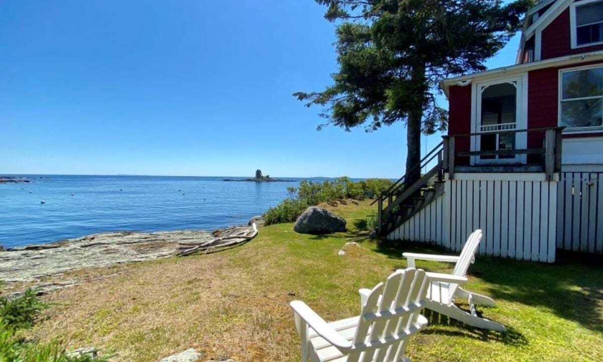 Ocean Point Cottage | Experience coastal charm at Edge Of The Sea, a cozy 3-bedroom cabin in Boothbay, ME.