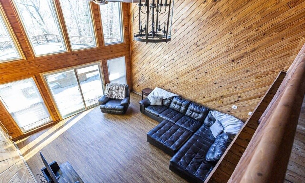 Knoxville House | Experience Stunning Scenic Views!