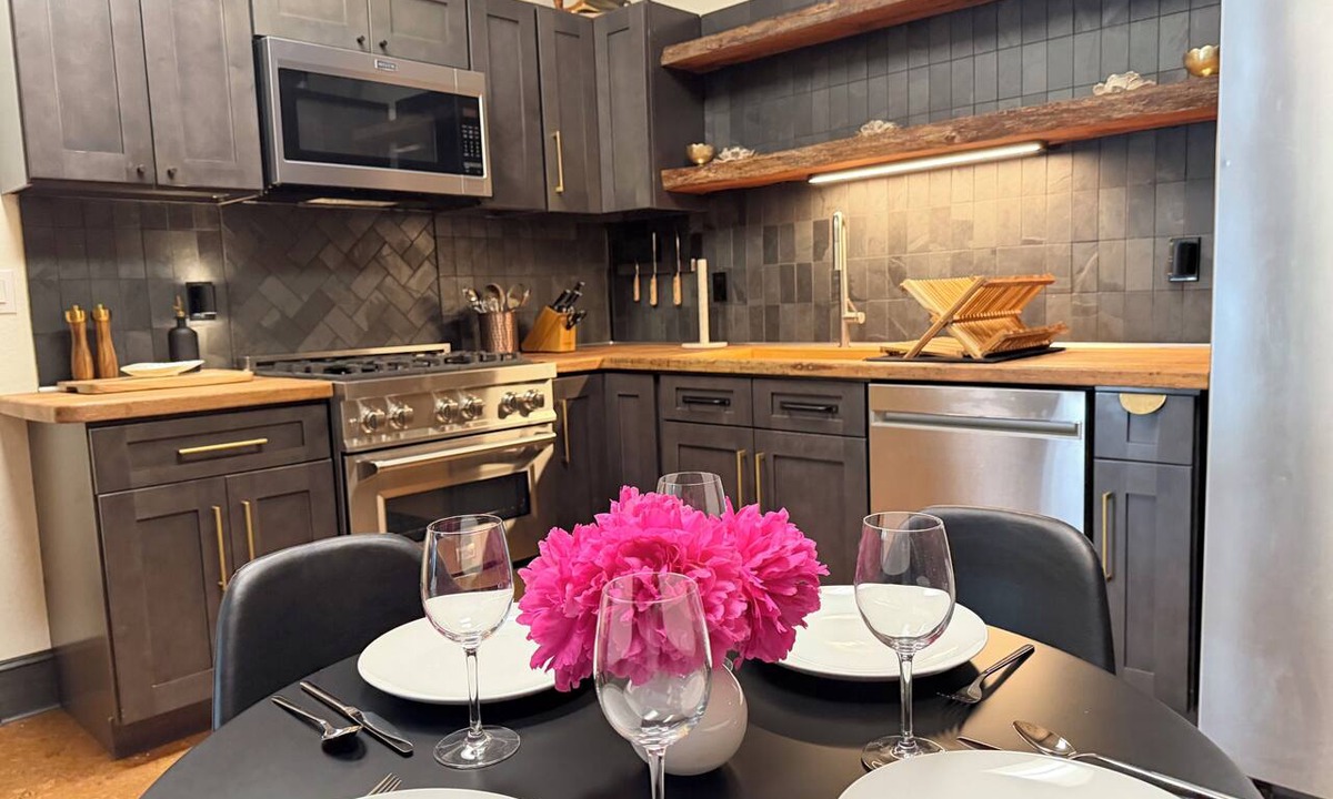 Manteo Apartment | Experience the charm of Manteo from this inviting 2 bedroom apartment.