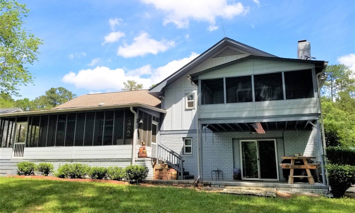 Eutawville House | Fabulous 3,065 Sq Ft Home is Located on the southern shores of Lake Marion