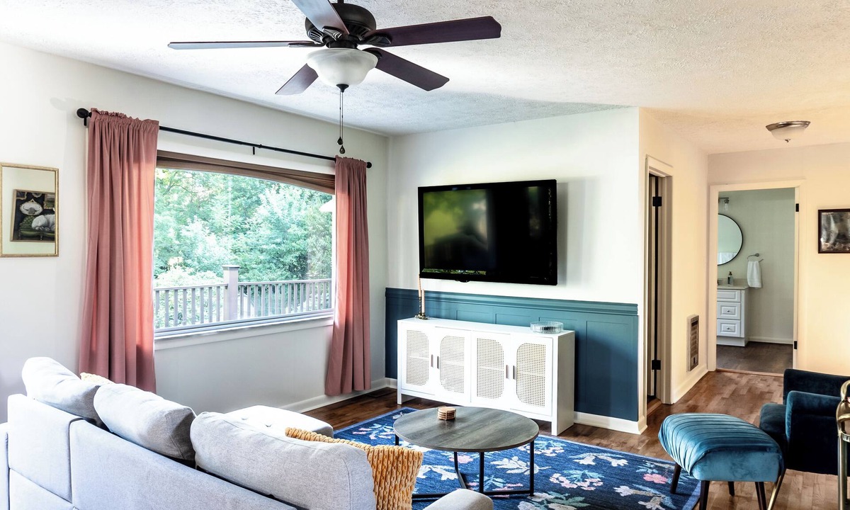 Central House | Family-friendly Farmhouse Johnson City ETSU Bristol Motor Speedway