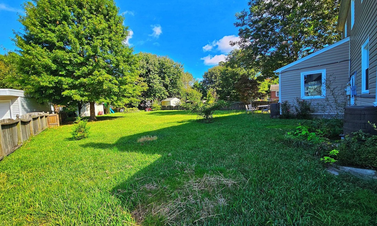 Downtown House | Family friendly in Hampton with huge yard, dog park, and 2 blocks from the bay.