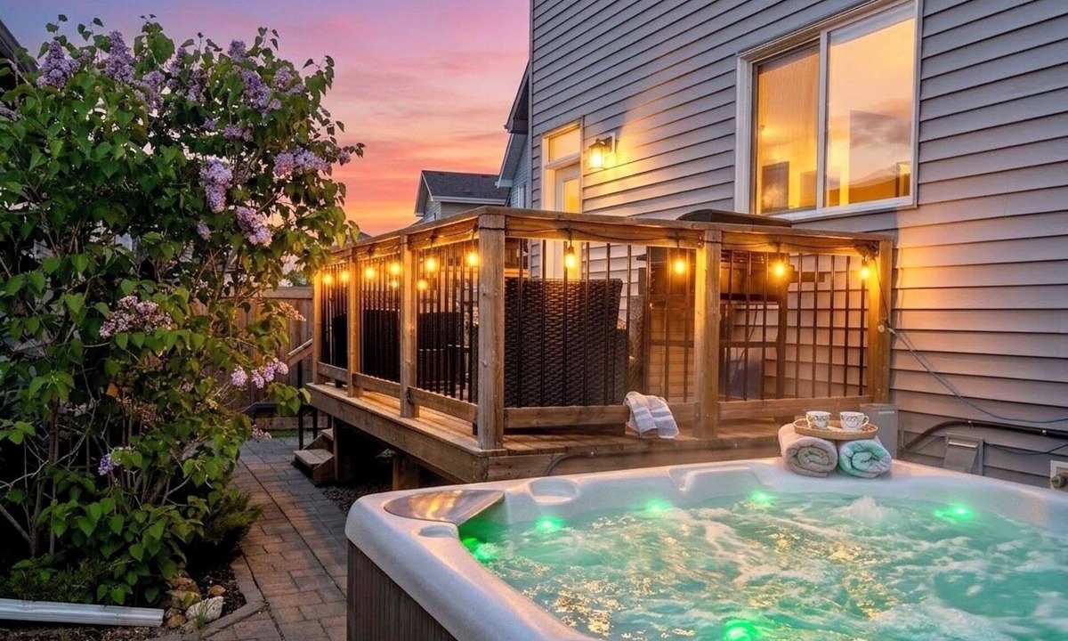Southeast Edmonton House | Family-Friendly Jungle Themed Home with Hot Tub, AC, and Tree Bunks.