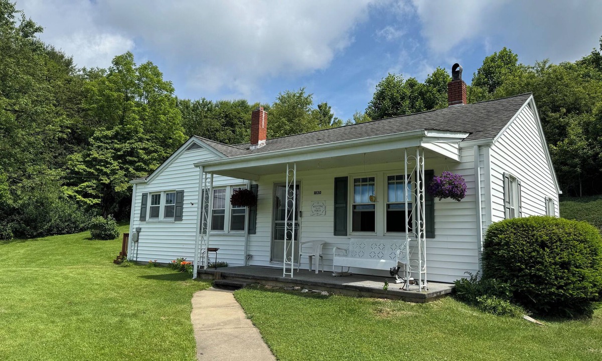 Crumpler House | Farmhouse with amazing views, enjoy the peacefulness of living on a farm