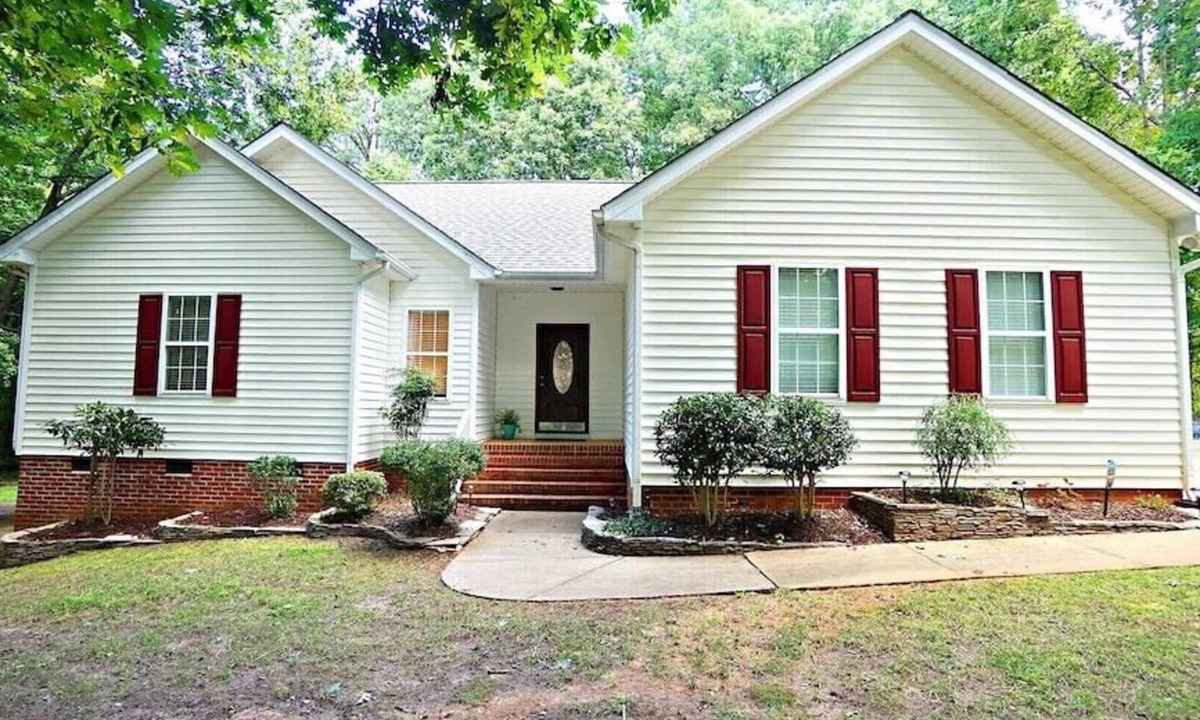 Wake Forest House | Fenced yard close to downtown Wake Forest and 20 min to Raleigh