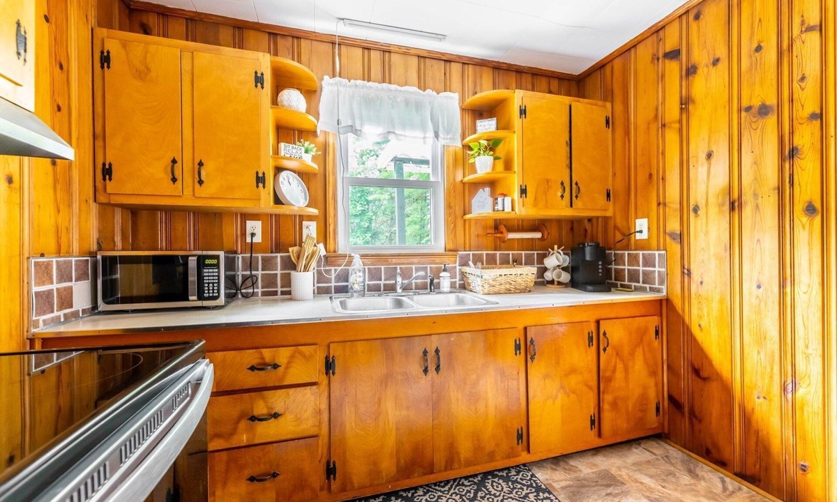 Ingles Cabin | Fisherman's Haven on Quiet Cove in Claytor Lake! 2BS5