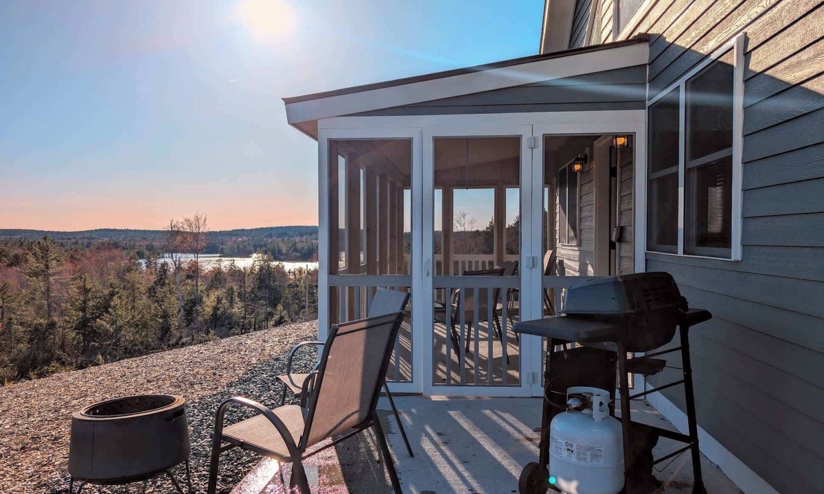 Sullivan House | Fishing cabin, wildlife, walk to the pond, sleeps 5