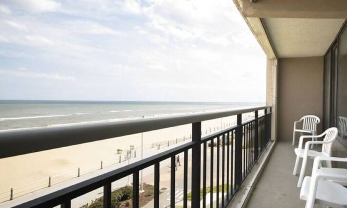 Northeast Virginia Beach Resort | Four Sails Resort Oceanfront condo with Oceanfront & City View Balconies