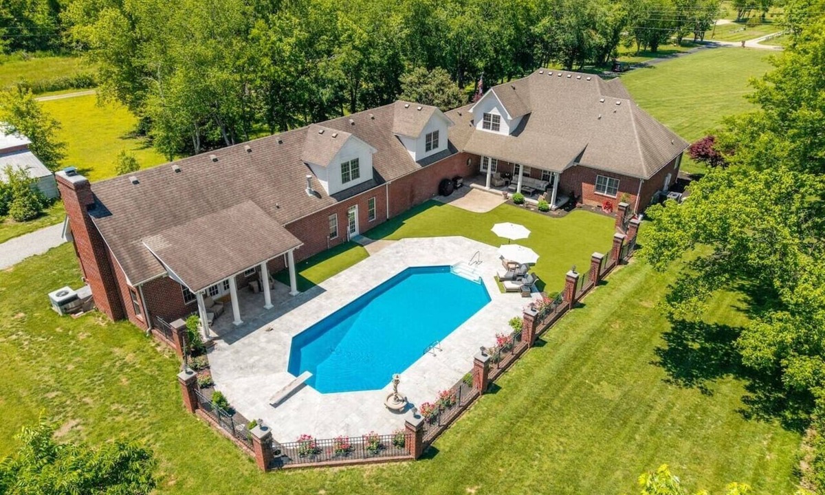 Bellevue House | Franklin Estate with a Pool, Barn, Horse Pasture, Pool Table + More!
