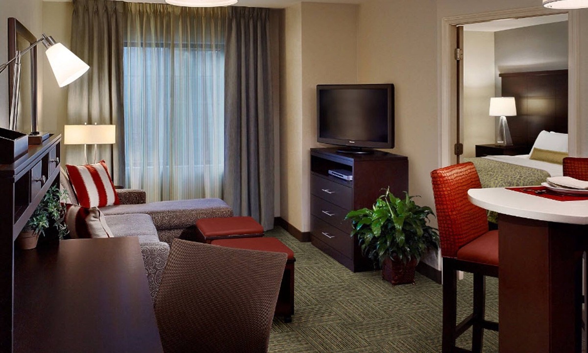 Florence Apartment | Free Breakfast + Outdoor Pool | Near Florence Center + McLeod Regional Medical Center