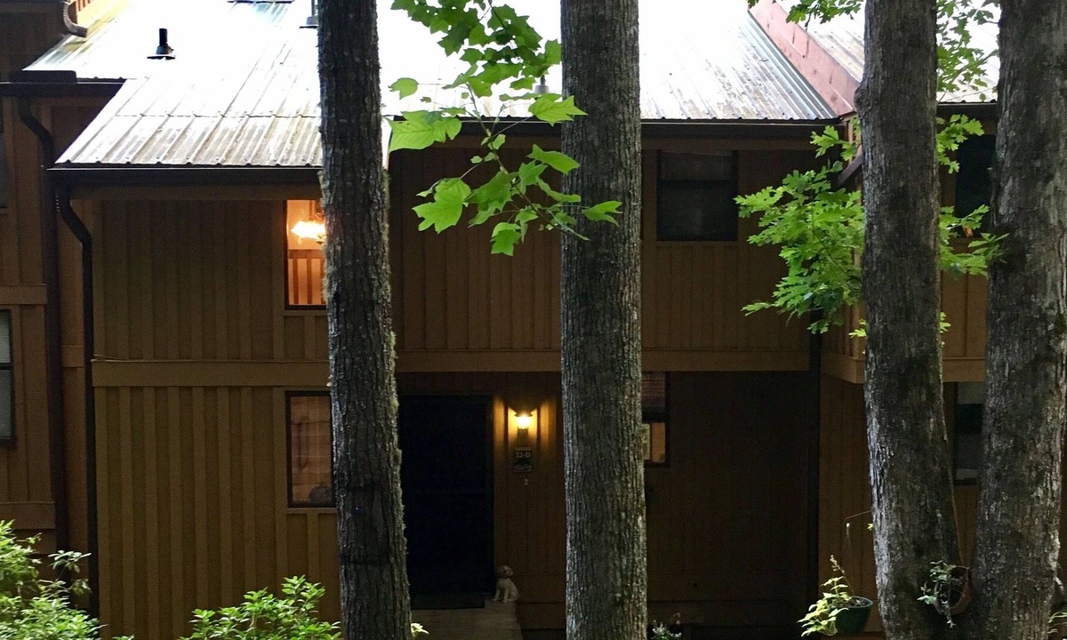 Sapphire Villa | Fresh Mountain Air, Beautiful Views, Lakes, Waterfalls. Pets Welcomed!