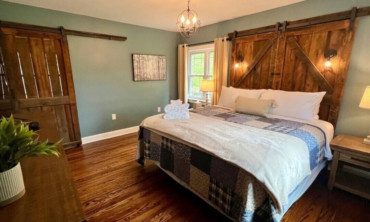Charleston House | Full Home, hot tub, Game Room!