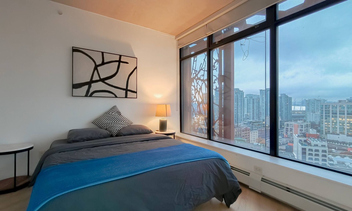 Gastown Apartment | Gastown Unbeatable View 1 Bedroom High Rise Apartment Rooftop View of Downtown