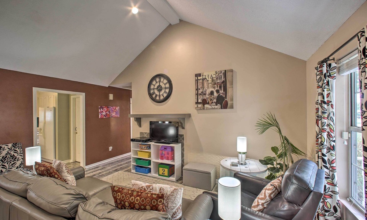 Greenville Cottage | Get 10% off for week-long booking at Dog Friendly Cottage with fenced backyard
