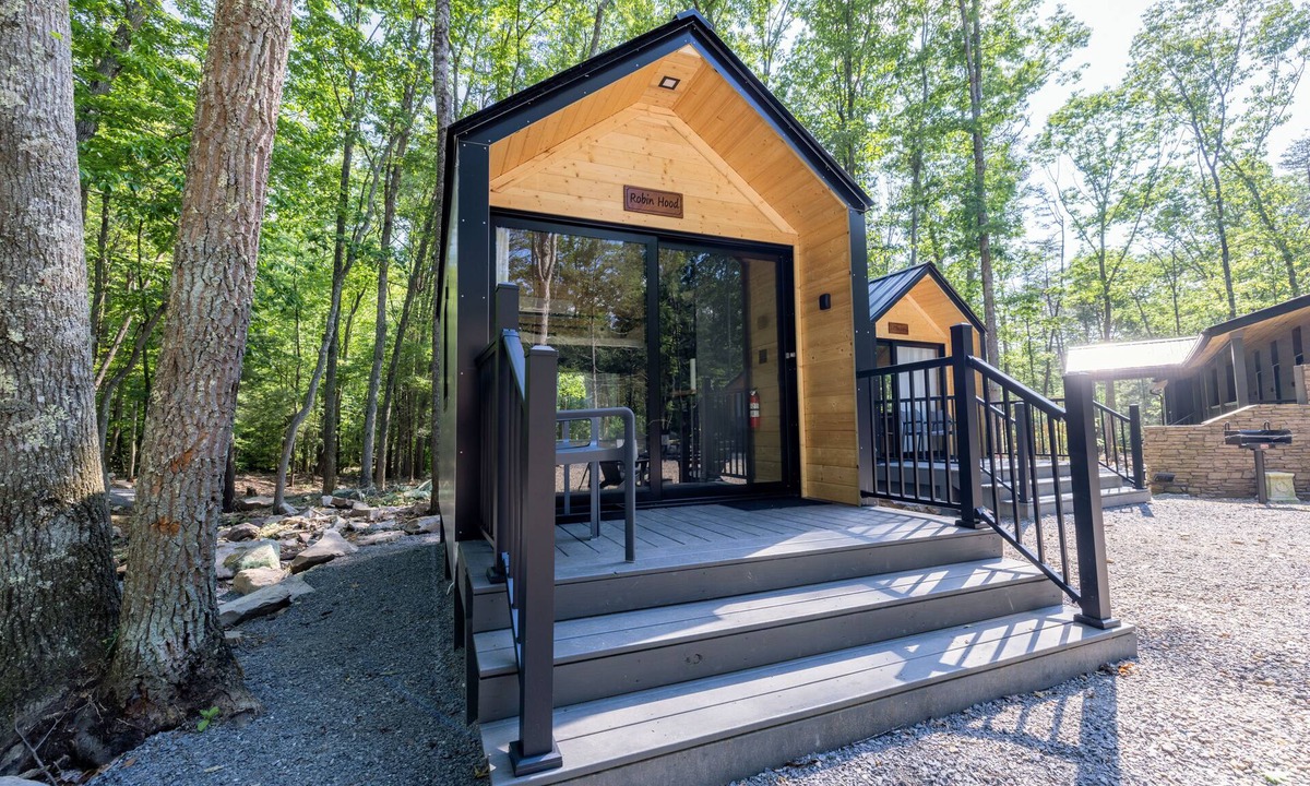 Goldbond Cabin | Glamping at Four Fillies Lodge-The Friar Tuck