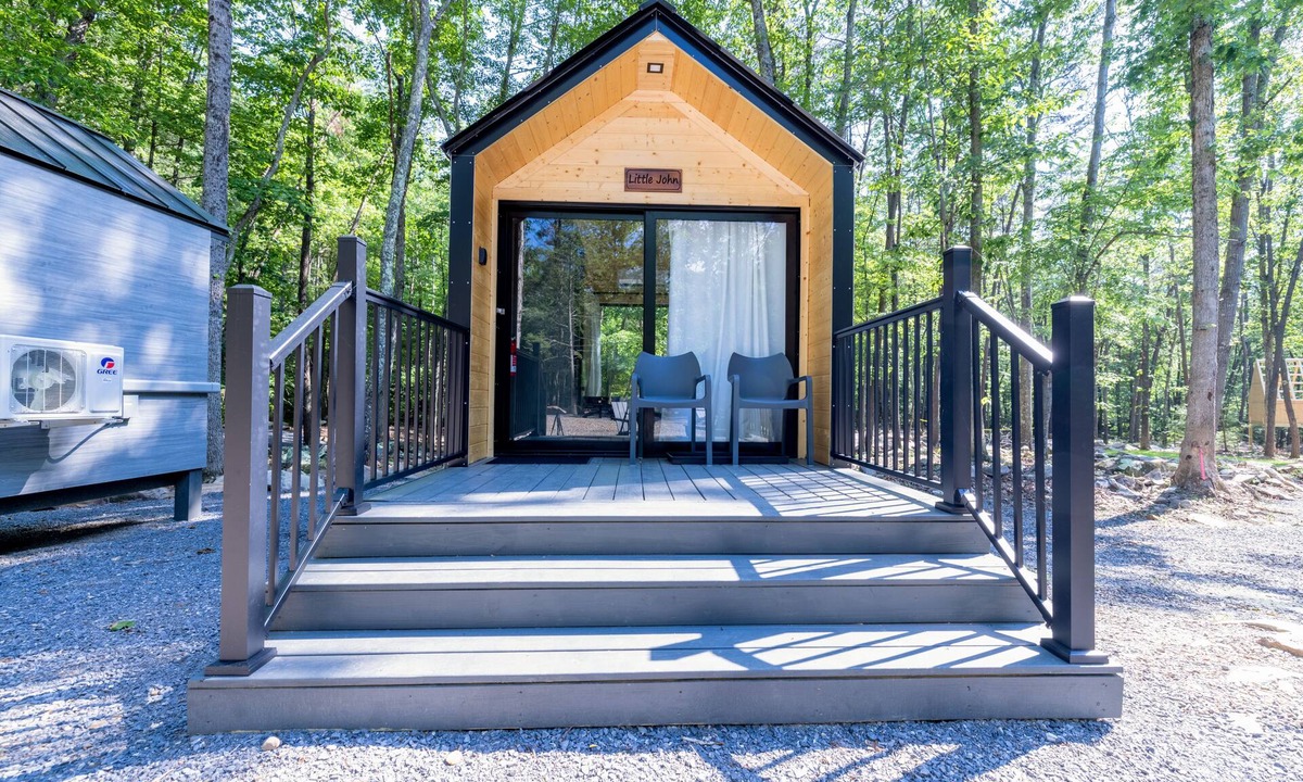 Goldbond Cabin | Glamping at Four Fillies Lodge-The Little John