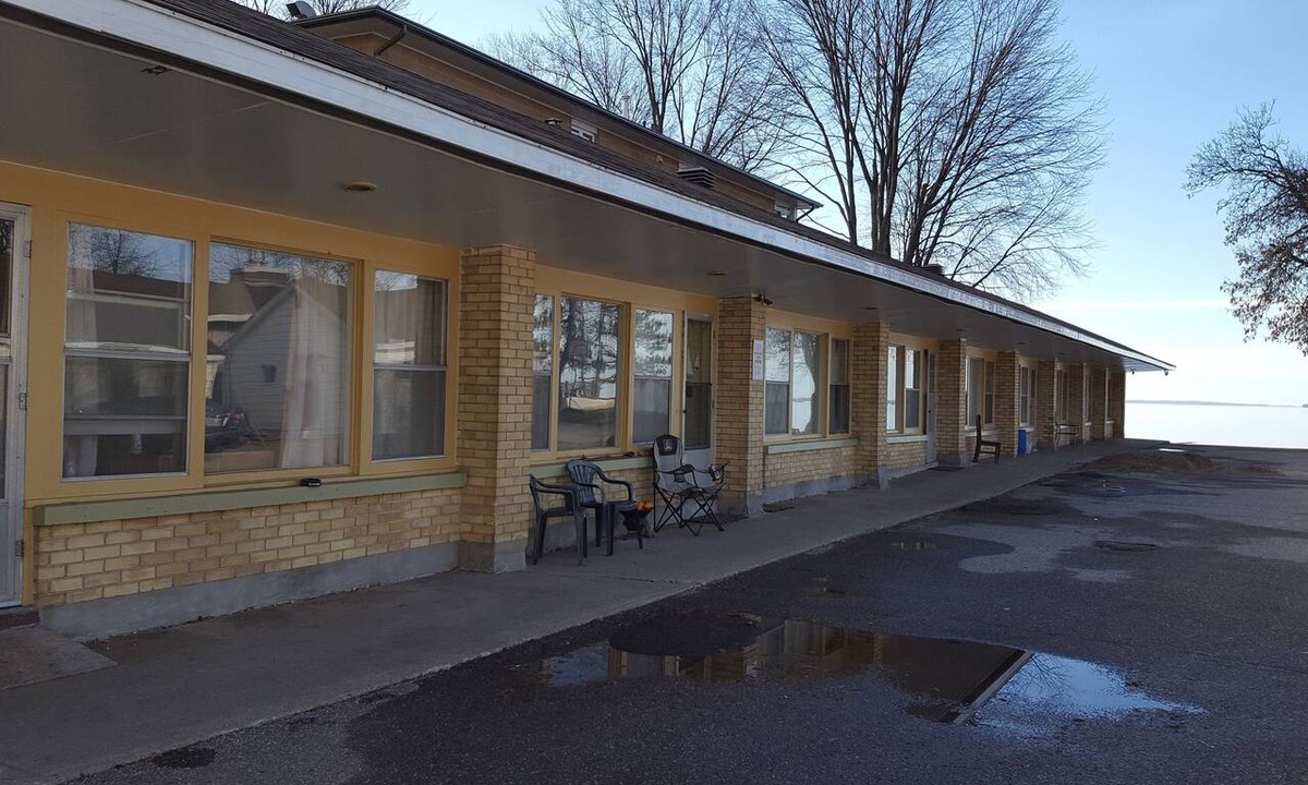 North Bay Hotel | Glenwood Motel and Cottages
