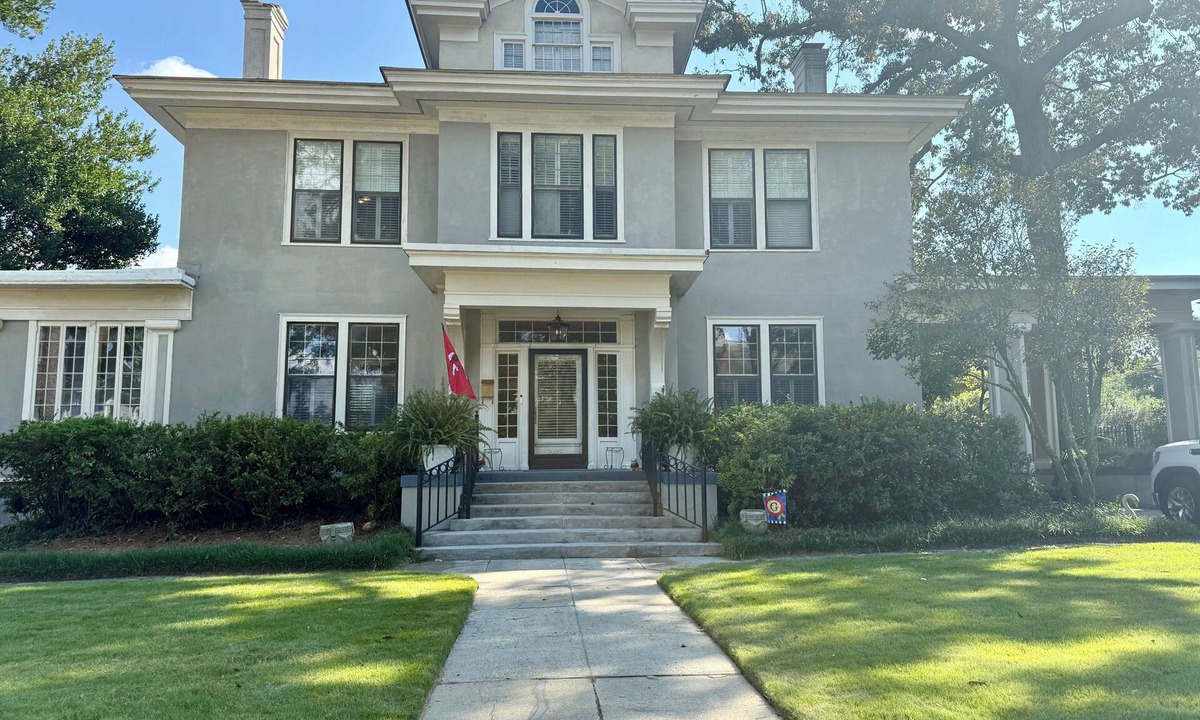 Summerville House | Golf Week Retreat - Historic Summerville Home w/Pool, Spa + Entertaining Spaces