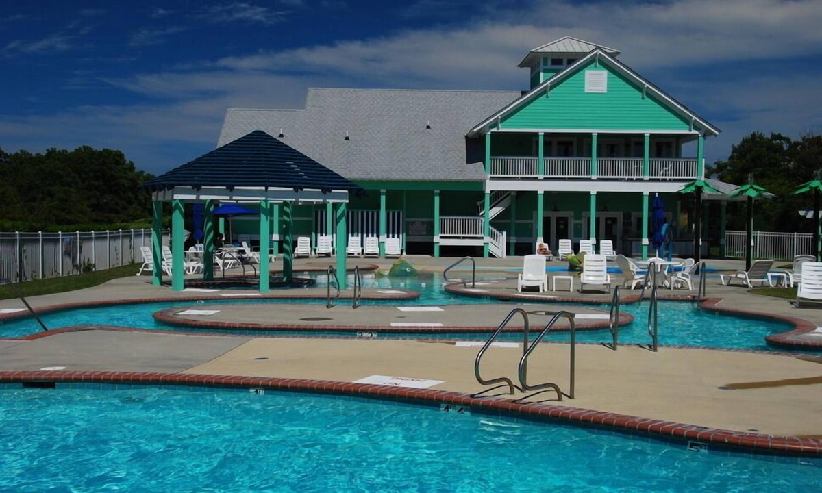 Bermuda Bay House | Good Vibes at Cambridge Cove Town Home, Family Fun Water Park, Beat Traffic with Flex-Stay